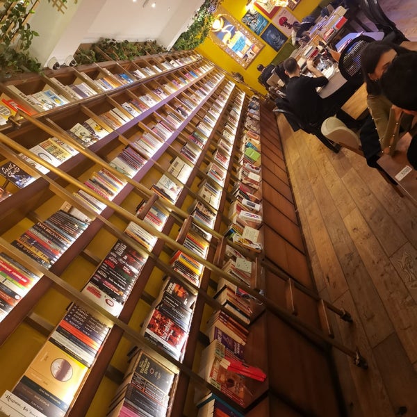 10/18/2020 tarihinde Canan .ziyaretçi tarafından Hypatia İstanbul Kitabevi &amp; Cafe'de çekilen fotoğraf
