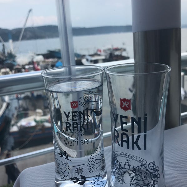 Снимок сделан в Dolphin Balık Restaurant пользователем M. D. 4/8/2019