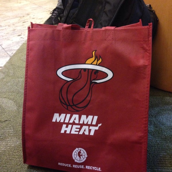 Foto tirada no(a) Miami HEAT Store por Fede S. em 3/6/2014