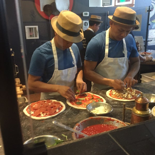 Foto scattata a Pupatella Neapolitan Pizza da Angelo C. il 7/28/2016