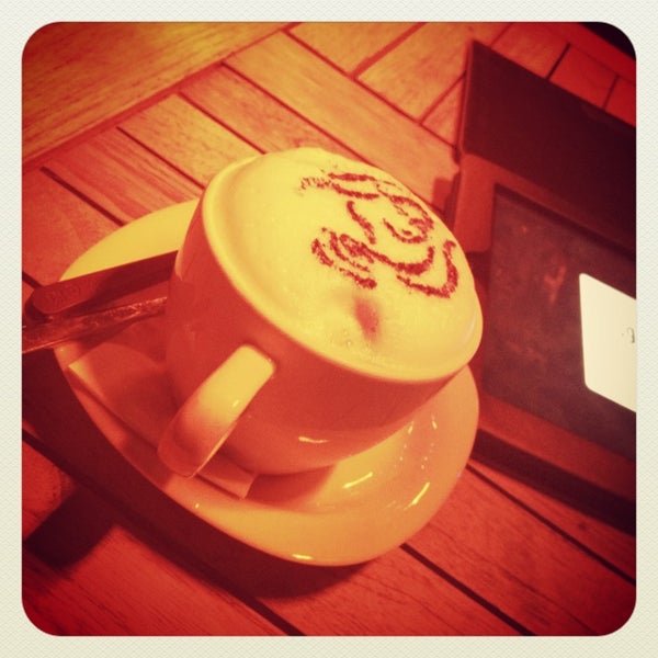 Photo taken at Douwe Egberts Coffee &amp; Restaurant by ılgaz Z. on 1/28/2013