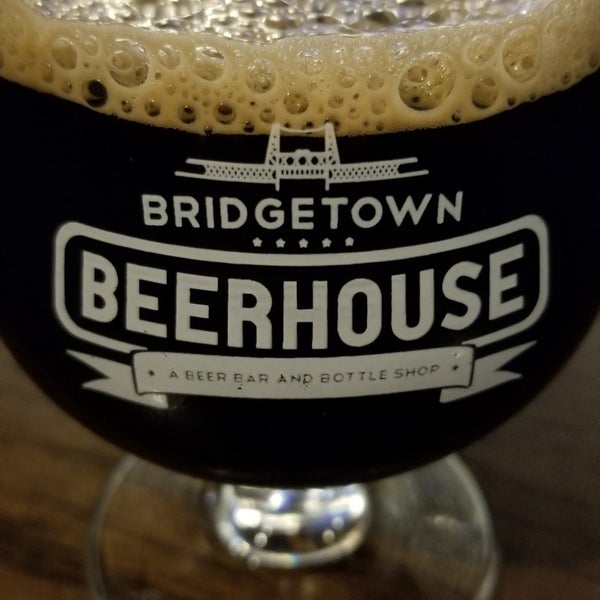 รูปภาพถ่ายที่ Bridgetown Beerhouse โดย Kirsten R. เมื่อ 2/20/2019