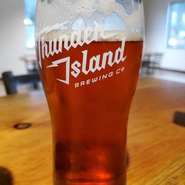 Foto tirada no(a) Thunder Island Brewing Co. por Kirsten R. em 2/22/2021