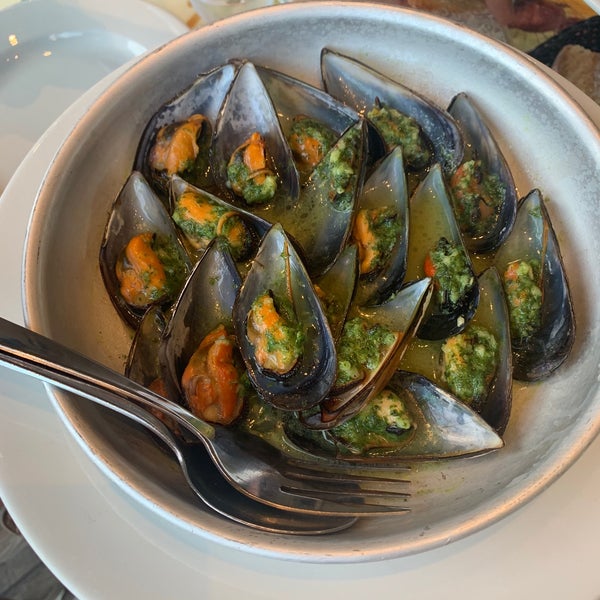 Fantastic seafood with big portions! The vibe is relaxed but it’s definitely a popular spot so go a bit early to get a table. The mussels were very flavorful and the seafood platters looked great.
