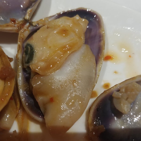 Foto scattata a Golden Century Seafood Restaurant da Jeanie C. il 12/29/2018