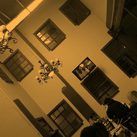 11/24/2013에 Omar V.님이 Café Con Leche Sucursal 5 De Febrero에서 찍은 사진