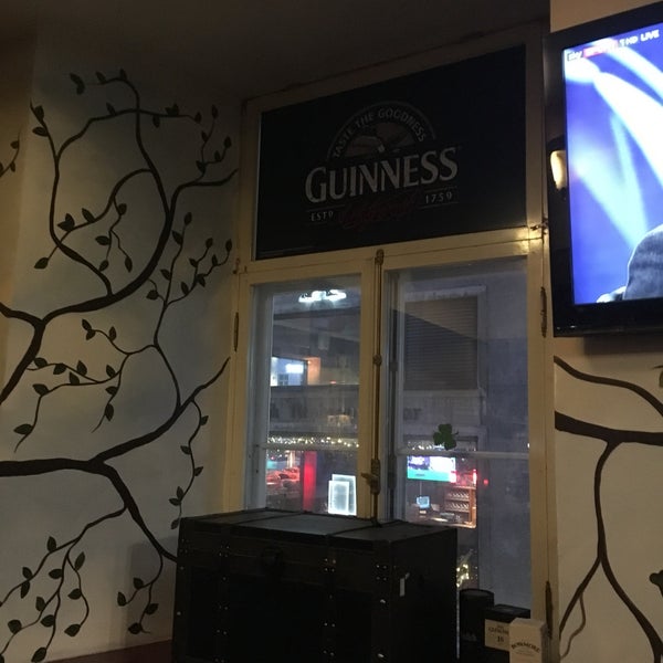 Photo taken at Mad Murphy&#39;s Irish Pub &amp; Grill by Alessandro S. on 4/24/2018