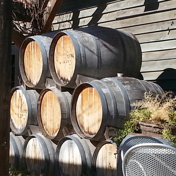 รูปภาพถ่ายที่ Prairie Berry Winery โดย April F. เมื่อ 11/2/2013