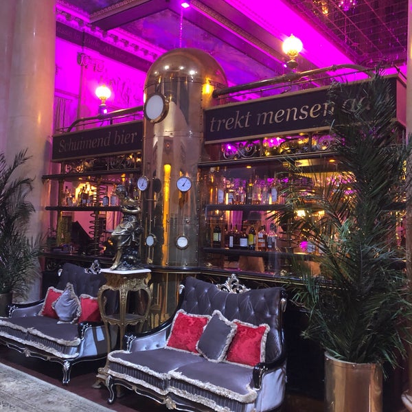 12/22/2018 tarihinde Dmitry G.ziyaretçi tarafından Brasserie de Metropole'de çekilen fotoğraf
