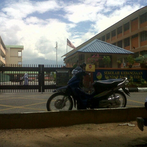 Sk Bandar Baru Putra Student Center