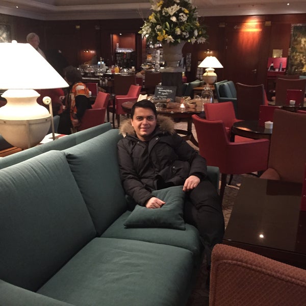 Das Foto wurde bei Kempinski Hotel Bristol von Ξ D I S ®. am 2/7/2015 aufgenommen