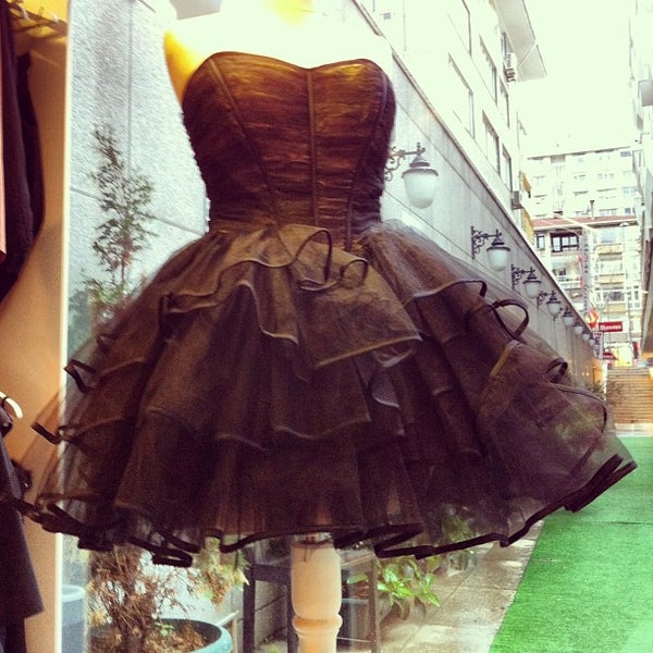 4/8/2013에 Seçil E.님이 Little Black Dress에서 찍은 사진