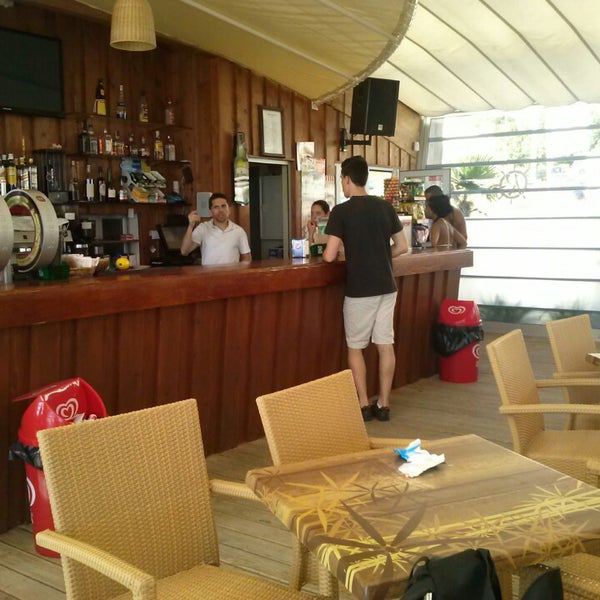 6/22/2013 tarihinde Filipa P.ziyaretçi tarafından Rampa Beach Club'de çekilen fotoğraf