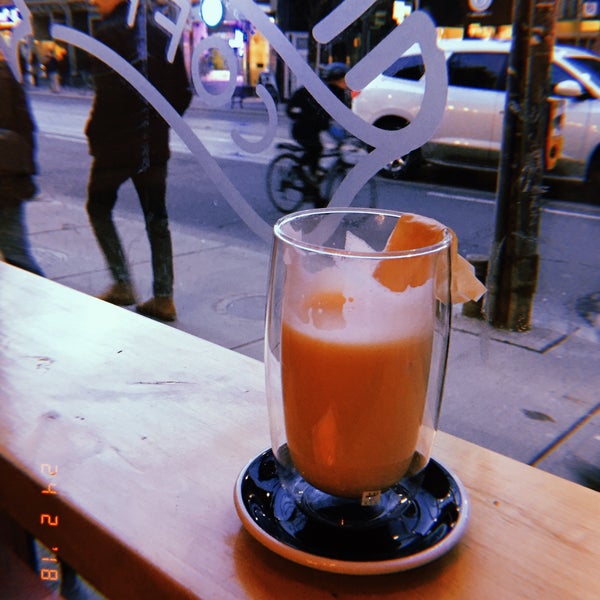 2/27/2018 tarihinde Vlada M.ziyaretçi tarafından HotBlack Coffee'de çekilen fotoğraf