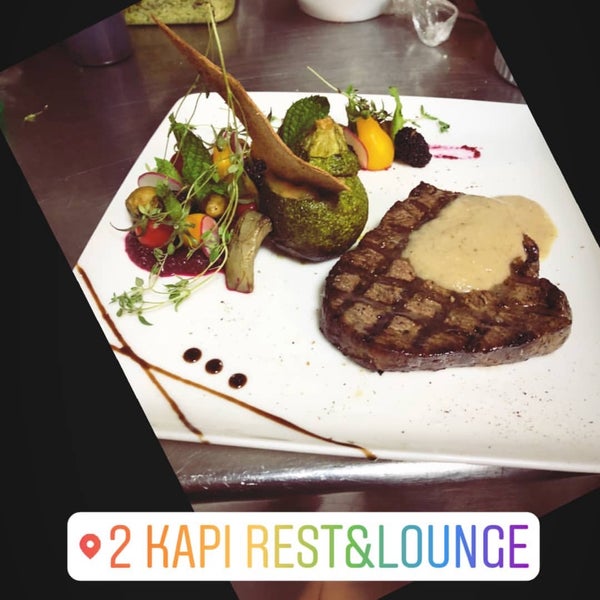 Foto diambil di 2Kapı Restaurant &amp; Lounge oleh Ali Haydar T. pada 7/15/2018