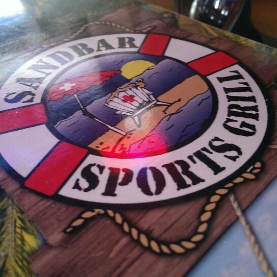 Foto tirada no(a) Sandbar Sports Grill por Dave L. em 10/6/2013