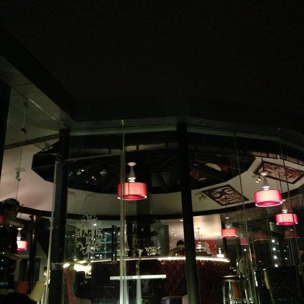 Das Foto wurde bei Cielo 13 Sky Bar &amp; Restaurant von Miku H. am 5/10/2013 aufgenommen