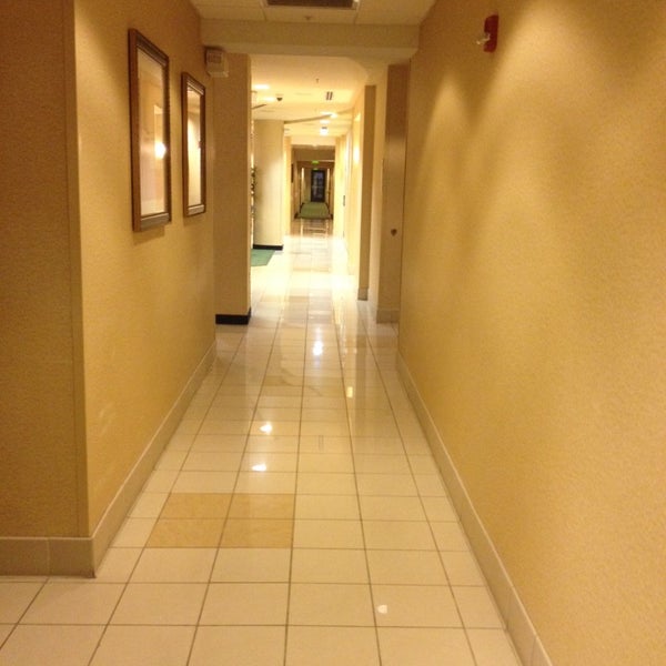 Foto diambil di SpringHill Suites Fresno oleh Camilo R. pada 12/20/2013