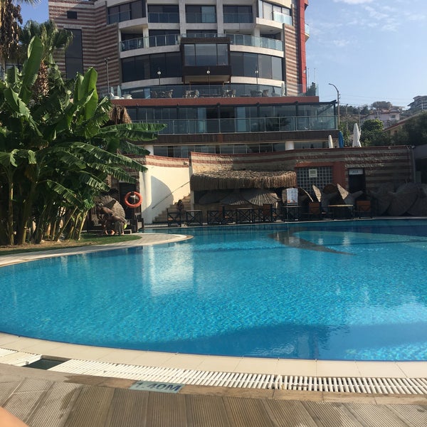 รูปภาพถ่ายที่ Pırıl Hotel Thermal&amp;Beauty Spa โดย ... เมื่อ 10/19/2019
