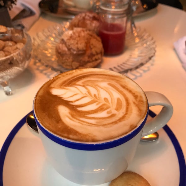 Photo prise au KROO CAFE par Evgenia✍🏻 le1/13/2019