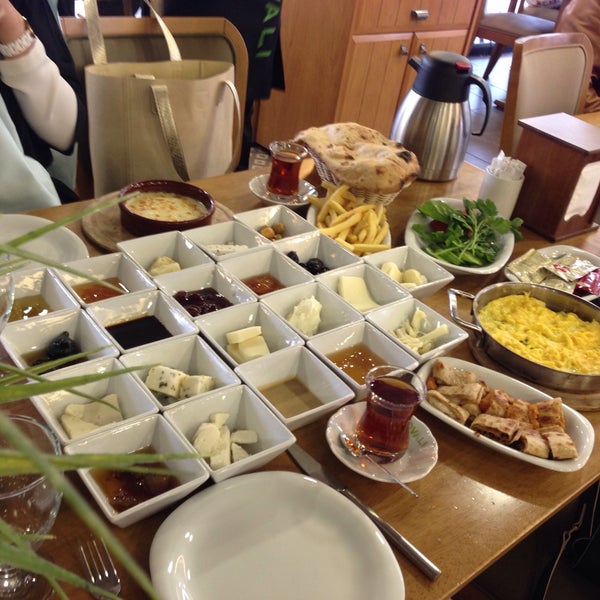 Foto tomada en Ovalı Konya Mutfağı  por Nihal B. el 5/1/2016