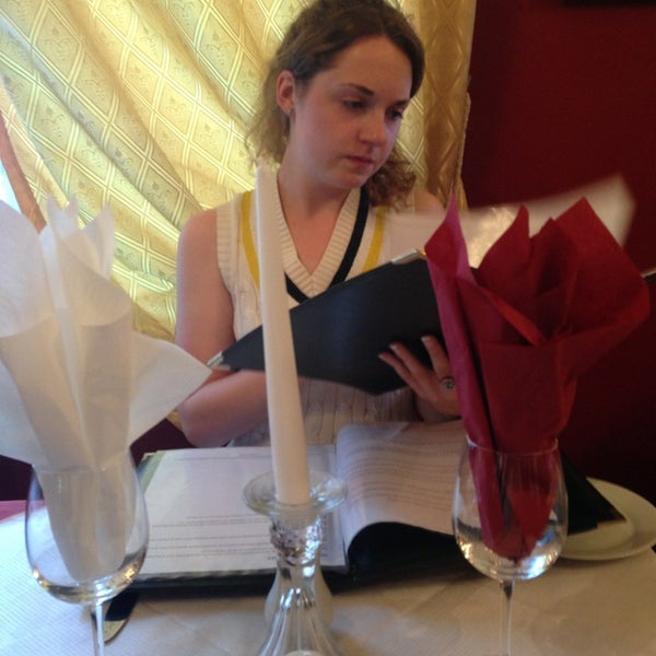 Foto scattata a St Petersburg Russian Restaurant da Wayne O. il 6/21/2013