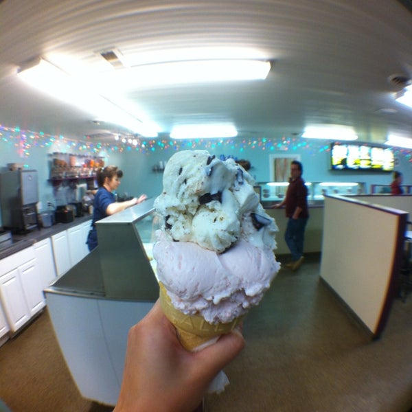 รูปภาพถ่ายที่ Island Creamery โดย Nikola S. เมื่อ 3/11/2013