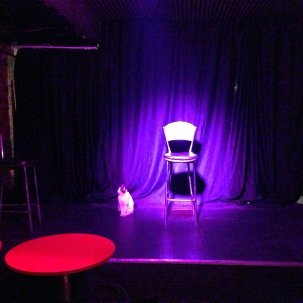 Foto diambil di Old City Comedy Club oleh Beyza K. pada 1/31/2013