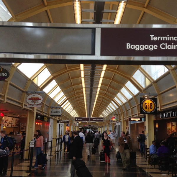 Photo taken at Ronald Reagan Washington National Airport (DCA) by Alexander S. on 5/14/2013