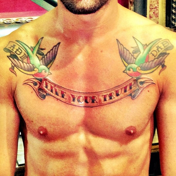 รูปภาพถ่ายที่ Studio City Tattoo &amp; Los Angeles Body Piercing โดย Jeremy B. เมื่อ 3/12/2013