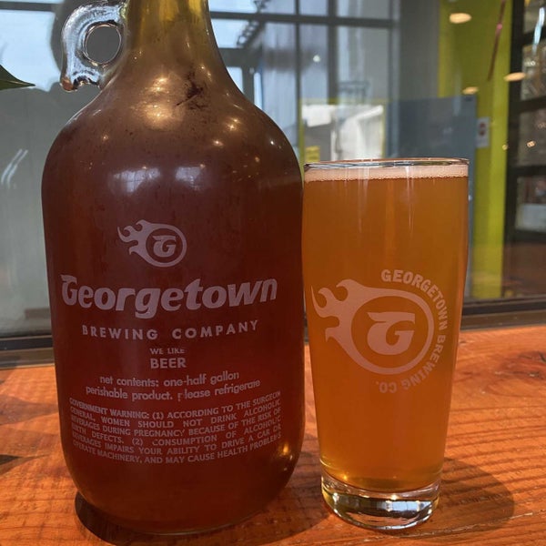 Foto diambil di Georgetown Brewing Company oleh Scott W. pada 12/4/2021