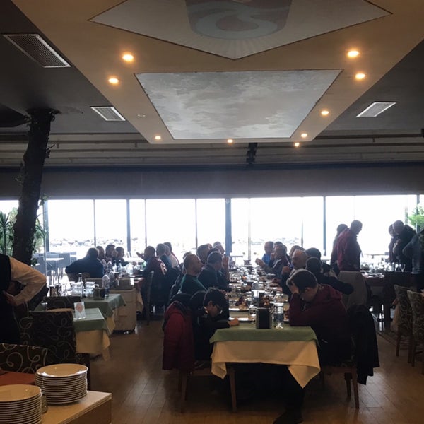 Das Foto wurde bei Balıkçıdede Restaurant von Gökhan C. am 11/25/2018 aufgenommen