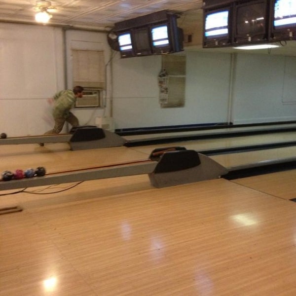 Photo taken at Patterson Bowling Center by Teo R. on 12/16/2013