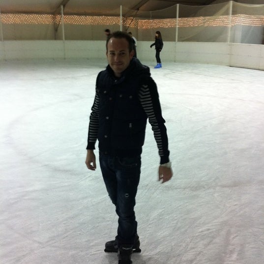 Снимок сделан в Ice Arena пользователем Nectarios C. 12/23/2011