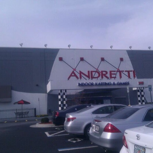 Foto scattata a Andretti Indoor Karting &amp; Games Roswell da Alicia H. il 12/26/2011