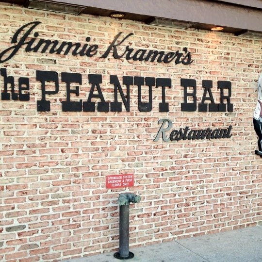 Photo prise au Jimmie Kramer&#39;s Peanut Bar par Brian F. le8/29/2012