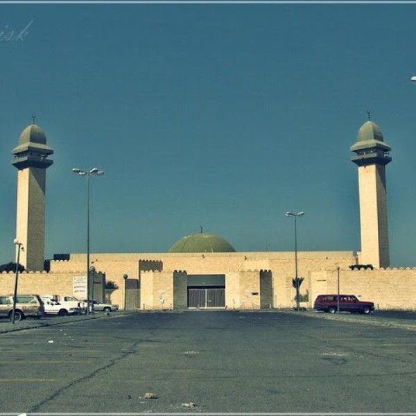 المعاكسات تجبر إدارة الأوقاف والمساجد بالطائف لوضع حواجز حول جامع الملك فهد ارشيف 2016 صحيفة الوئام الالكترونية