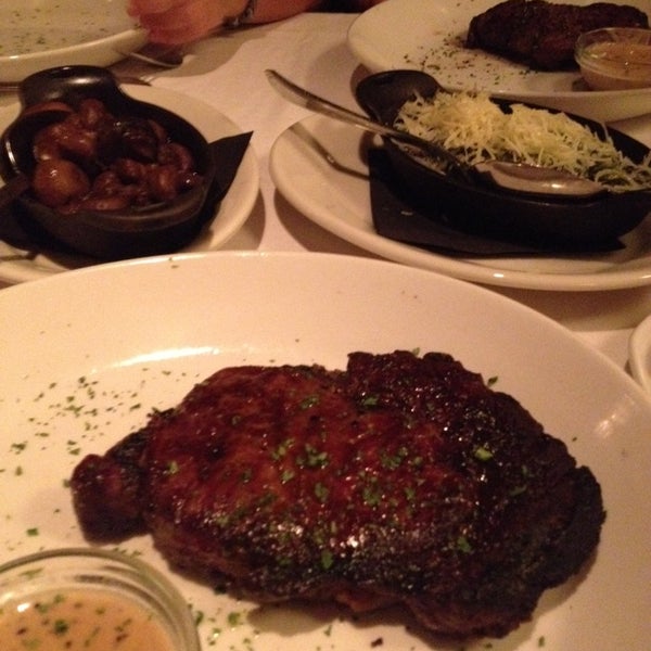 Photo taken at Sullivan&#39;s Steakhouse by Levent K. on 1/5/2014
