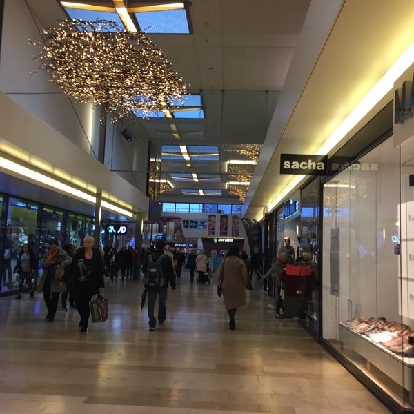 Das Foto wurde bei Winkelcentrum Zuidplein von Menno J. am 11/15/2017 aufgenommen