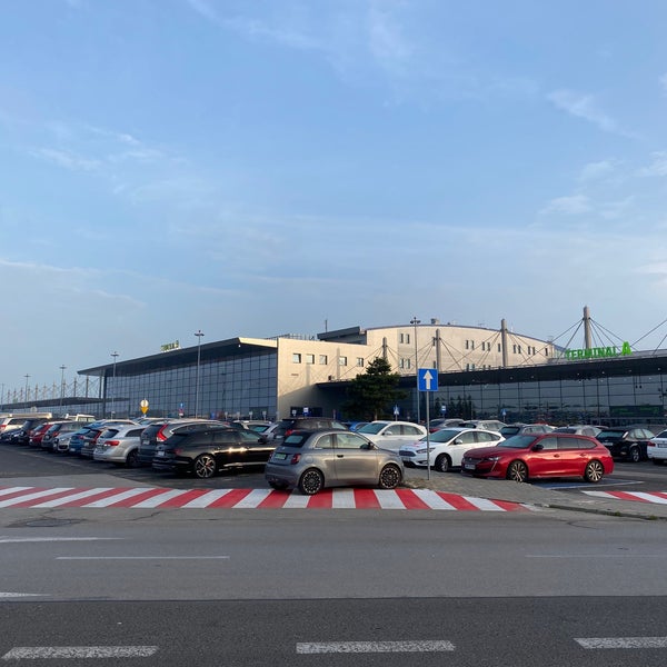 Foto tirada no(a) Katowice Airport (KTW) por Menno J. em 6/29/2022