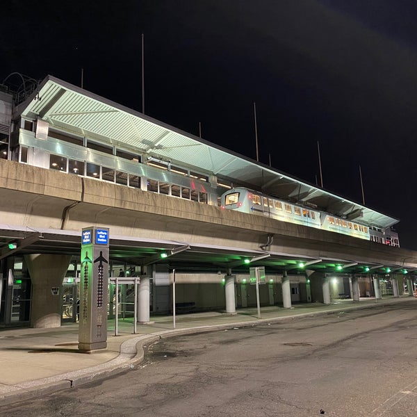 JFK AirTrain Lefferts Boulevard Airport Tram Station in Queens