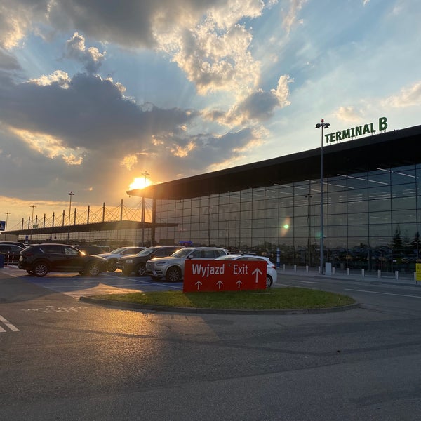 Foto tirada no(a) Katowice Airport (KTW) por Menno J. em 6/27/2022