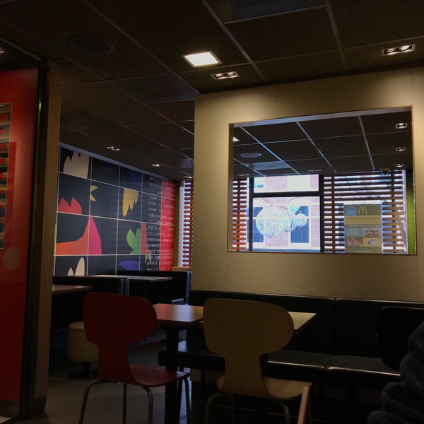 รูปภาพถ่ายที่ McDonald&#39;s โดย Menno J. เมื่อ 3/17/2018