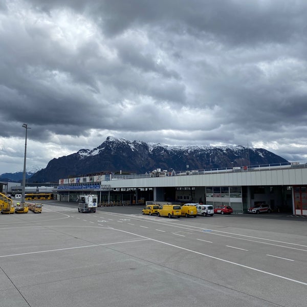 Foto tirada no(a) Salzburg Airport W. A. Mozart (SZG) por Menno J. em 3/25/2023
