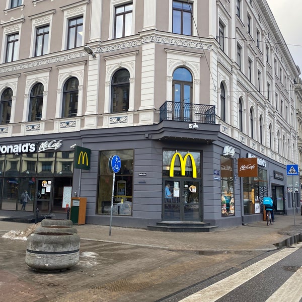 Photo taken at McDonald&#39;s by Menno J. on 1/25/2022