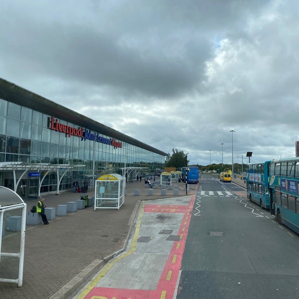 Foto tirada no(a) Liverpool John Lennon Airport (LPL) por Menno J. em 9/14/2022