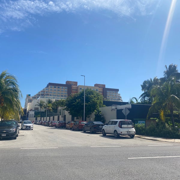 Photo taken at Hard Rock Hotel Cancún by Menno J. on 2/9/2022