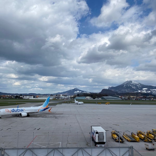 Foto diambil di Salzburg Airport W. A. Mozart (SZG) oleh Menno J. pada 3/28/2023