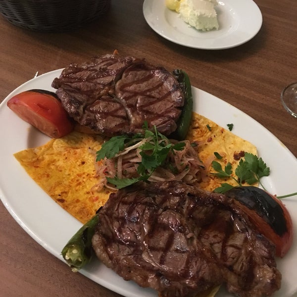 Foto scattata a Çakıl Restaurant - Ataşehir da Seyithan il 1/16/2018