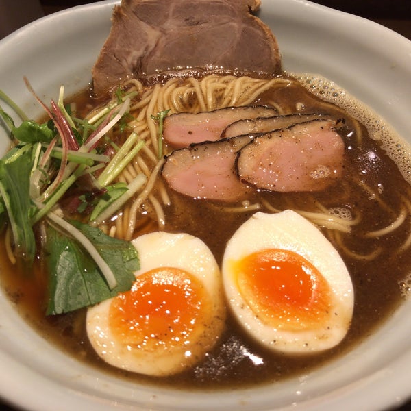 Рамен с уткой омск. Рамен бистро. Рамен бистро. Умами рамен бистро москва. Важу суп.